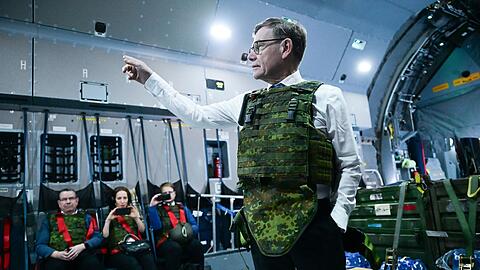 Aus Sicherheitsgr&uuml;nden flog Wadephul mit einem Transportflugzeug der Bundeswehr.