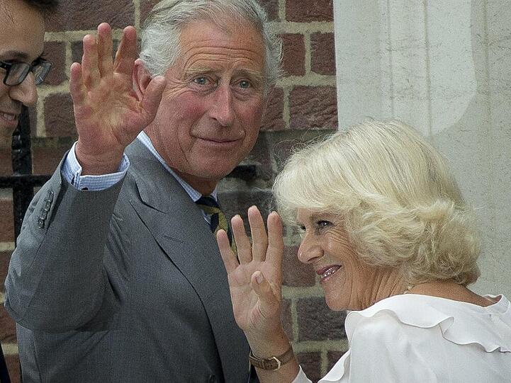 Prinz Charles kurz nach der Geburt seines Enkels George