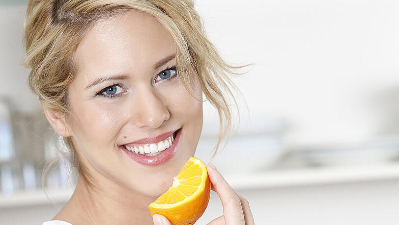 Orange sind der perfekte Snack für unterwegs. Sie liefern Kohlenhydrate, unterstützen dank des Vitamin-C-Gehalts das Immunsystem und hydrieren den Körper. Orange sind der perfekte Snack für unterwegs. Sie liefern Kohlenhydrate, unterstützen dank des Vitamin-C-Gehalts das Immunsystem und hydrieren den Körper.