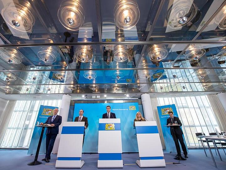 Pressekonferenz der Landesregierung in der bayerischen Staatskanzlei. Foto: Peter Kneffel/dpa