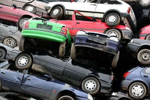 Wer mit der Abwrackprämie 2500 Euro für sein Altauto bekommen will, muss das Formular ab dem 30. März online beantragen.