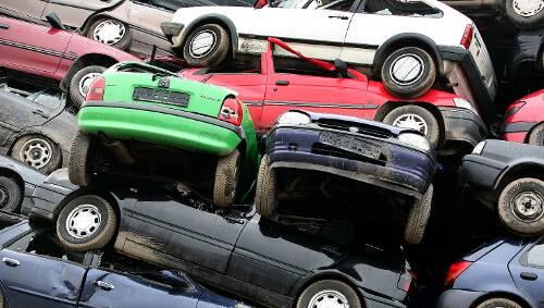 Wer mit der Abwrackprämie 2500 Euro für sein Altauto bekommen will, muss das Formular ab dem 30. März online beantragen. Wer mit der Abwrackprämie 2500 Euro für sein Altauto bekommen will, muss das Formular ab dem 30. März online beantragen.