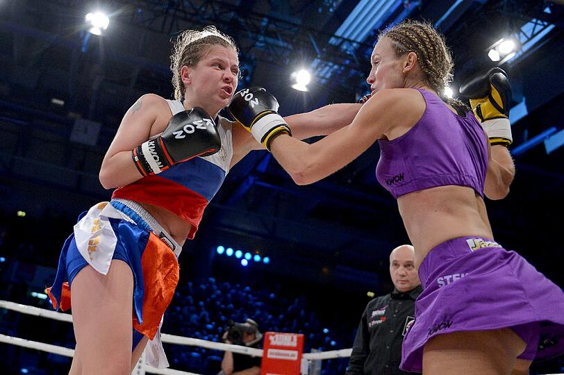 Christine Theiss gegen Olga Stavrovain - Die Bilder.