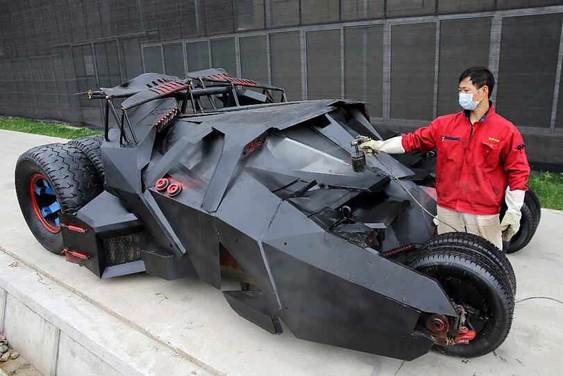 Irre Replica: Ein 26-Jähriger Aus China hat sich in seiner Freizeit mal eben ein Batmobil gebaut. Die Bilder...