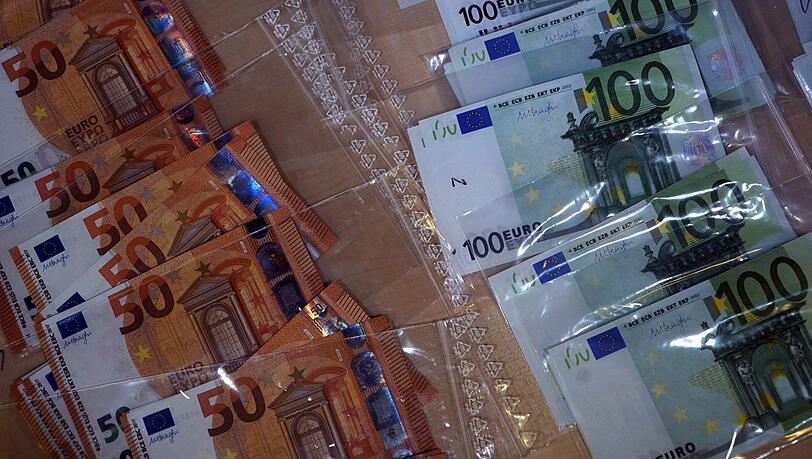 Von echten Banknoten (fast) nicht zu unterscheiden: Die Blüten der "Napoli-Group". Von echten Banknoten (fast) nicht zu unterscheiden: Die Blüten der "Napoli-Group".