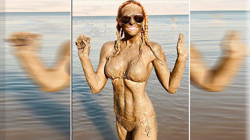Wer zeigt sich hier mit einer Schlammpackung? Genau: Sonya Kraus.