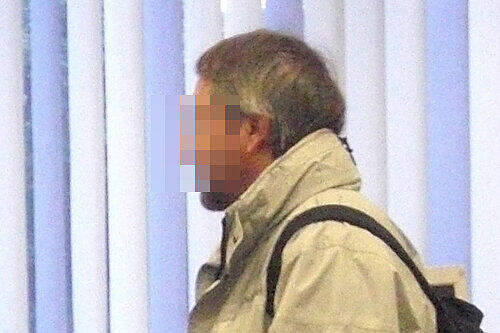 or Gericht: Peter T. klagt gegen seine Suspendierung.