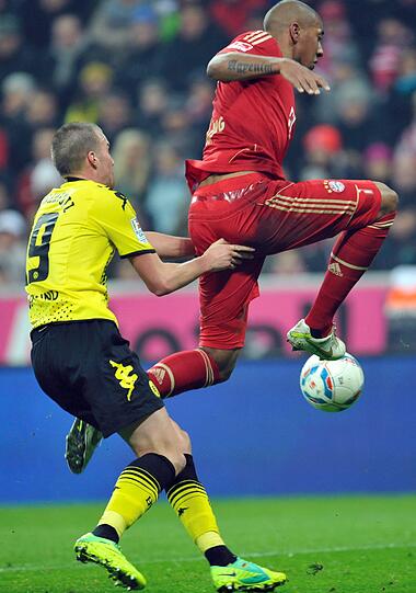 JEROME BOATENG In solch einer brisanten Partie baut Heynckes auf ihn eher als Innenverteidiger. Das kann er. Meist aufmerksam, doch im entscheidenden Moment gegen Götze zu unentschlossen, zu wenig zupackend.Note 4