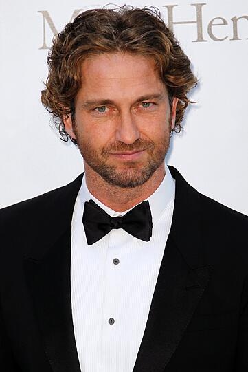 Mit wilder Mähne und einige Kilos schlanker präsentiert sich der schottische Schauspieler Gerard Butler in Cannes.