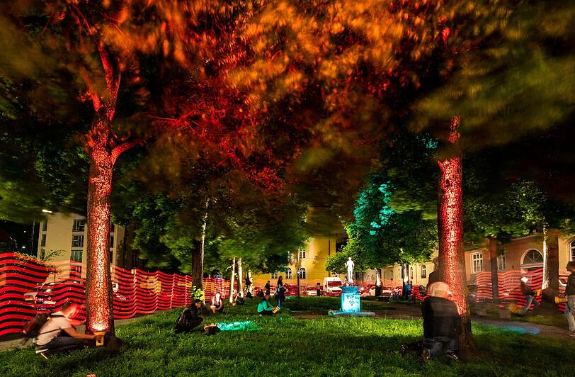 Und abends erstrahlte Schwabing in neuem Schein - beleuchtet von den Lichtkünstlern von Guerrilla Lighting.