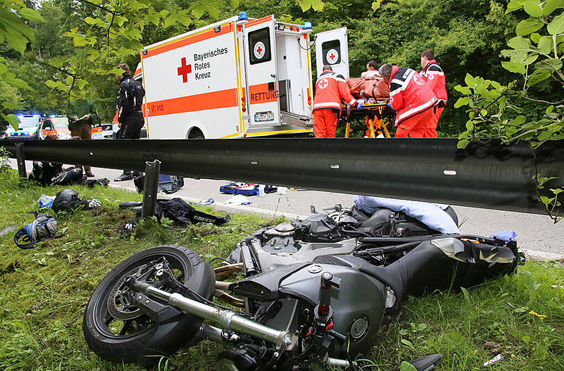 Schwerer Motorradunfall am Ensdorfer Berg. Die Bilder vom Rettungseinsatz.