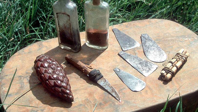 In afrikanischen Ländern wird die Beschneidung von Frauen meist äußerst archaisch durchgeführt. In afrikanischen Ländern wird die Beschneidung von Frauen meist äußerst archaisch durchgeführt.
