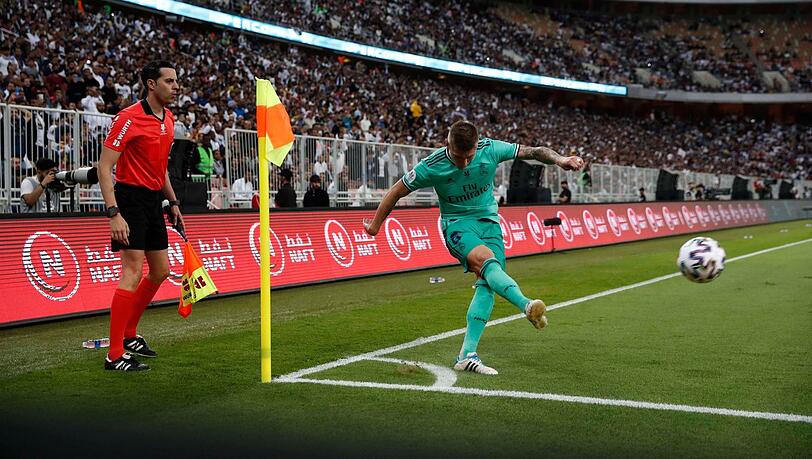 Toni Kroos führte Real mit einem direkt verwandelten Eckball zum Sieg über Valencia. Toni Kroos führte Real mit einem direkt verwandelten Eckball zum Sieg über Valencia.