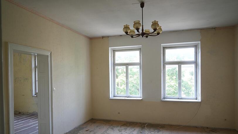 Traurig, wie lange hier keiner gewohnt hat. Selbst im unsanierten Zustand ist zu sehen: Die Altbauwohnungen sind ein Traum für viele Münchner. Traurig, wie lange hier keiner gewohnt hat. Selbst im unsanierten Zustand ist zu sehen: Die Altbauwohnungen sind ein Traum für viele Münchner.