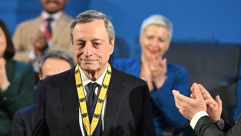 Der ehemalige Pr&auml;sident der Europ&auml;ischen Zentralbank (EZB) ist in Aachen mit dem Karlspreis ausgezeichnet worden.