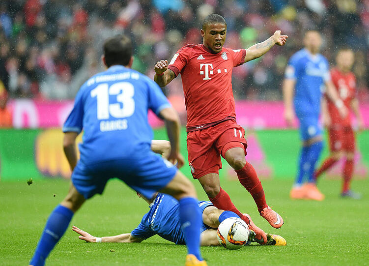 Douglas Costa - Note 3: Hübscher Außenristpass auf Lewandowski, knallte kurz darauf an die Latte (28.). Aktuell lässt der Brasilianer aber die Effizienz aus der Hinrunde vermissen.