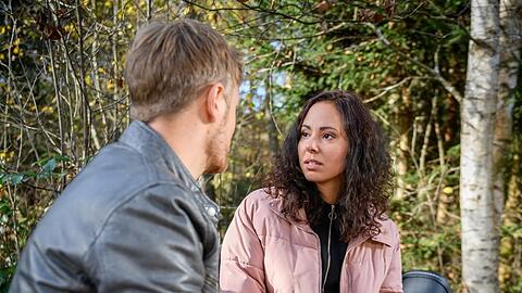 "Sturm der Liebe": Vanessa kann nicht ganz verbergen, dass der Kuss mit Max sie berührt hat.