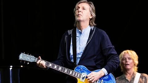 Ex-Beatle Paul McCartney spielte die nun versteigerte Gitarre auf seiner diesjährigen Sommer-Tour.