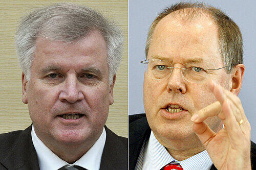 Peer Steinbrück (re.) schießt gegen Seehofer: Für ein Foto mit Quelle-Katalog &bdquo;hätte der auch seine Großmutter verkauft&ldquo;.