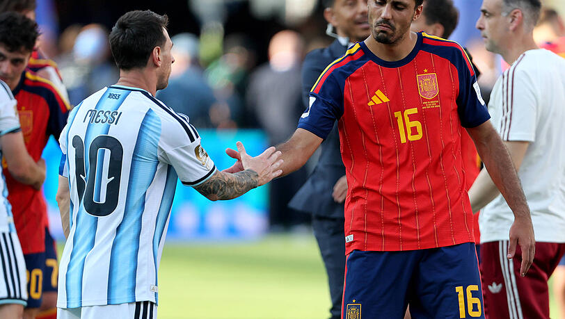 Auch Lionel Messi (l.) und Rodri werden Chancen einger&auml;umt.