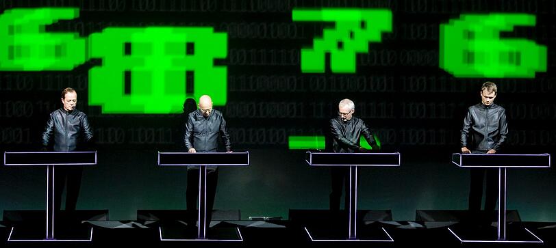 Mit ihren alten Hits "Das Model" oder "Autobahn" kann die 1970 gegründete Band Kraftwerk nach wie vor ihre Fans begeistern. Eine 3D-Show tut dabei ihr Übriges.