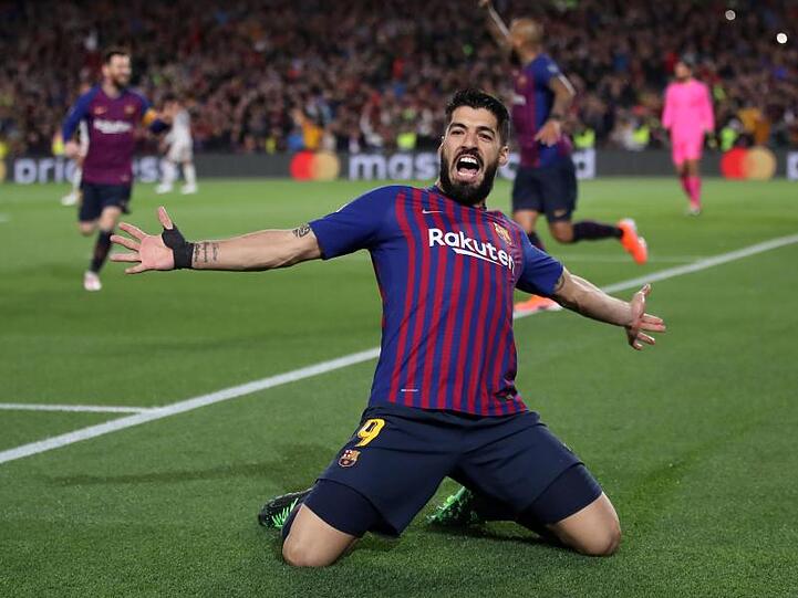 Luis Suarez rutscht nach seinem Tor zum 1:0 mit ausgebreiteten Armen über den Rasen.