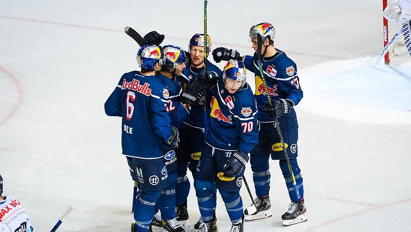Siegerjubel: Der EHC schlägt Straubing mit 6:3. Siegerjubel: Der EHC schlägt Straubing mit 6:3.