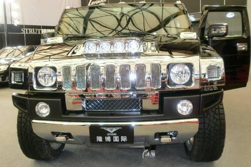 Monster-Teil: Veredler (oder Verschlimmbesserer) Longbo hat den Hummer für den chinesischen Geschmack aufgemotzt.