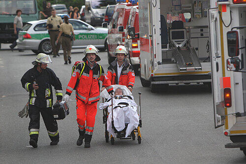 Großeinsatz nach der Explosion in der Schönseerstraße.