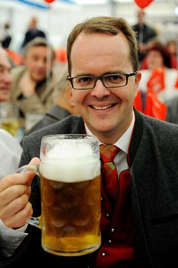 Gillamoos-Volksfest 2011: Der bayerische SPD-Fraktionsvorsitzende Markus Rinderspacher