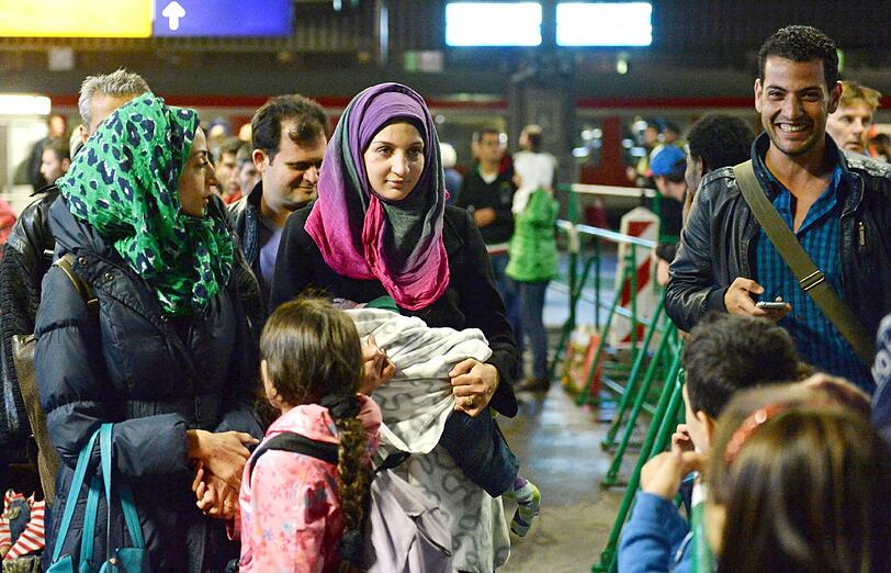 Am Samstag sind bis 10:30 Uhr 3600 Flüchtlinge am Hauptbahnhof angekommen. Die Bilder!