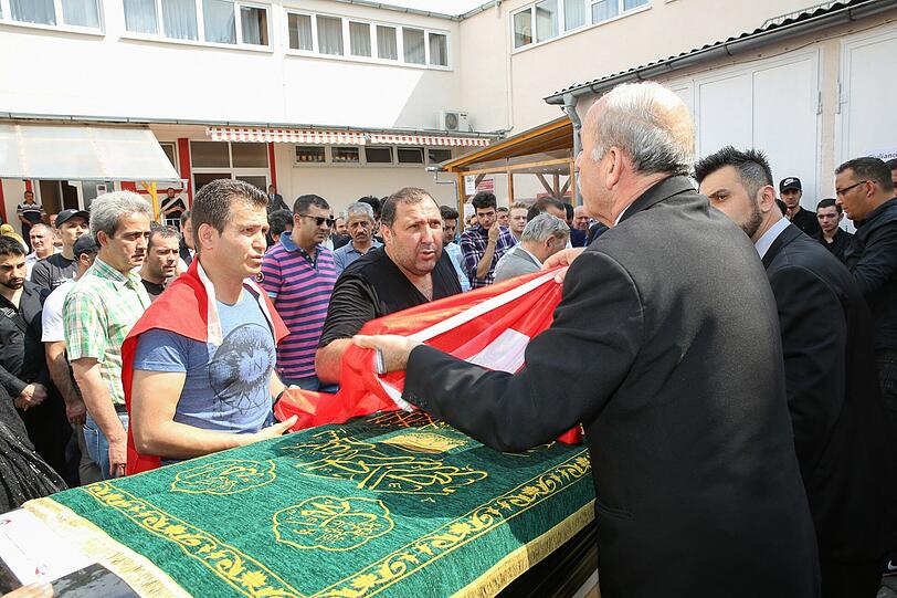 In der Trauer vereint: Die türkisch-islamische Gemeinde hat der Opfer des OEZ-Amokläufers gedacht - die Bilder.