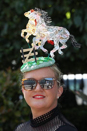 Extravagante Hüte beim Pferderennen in Ascot