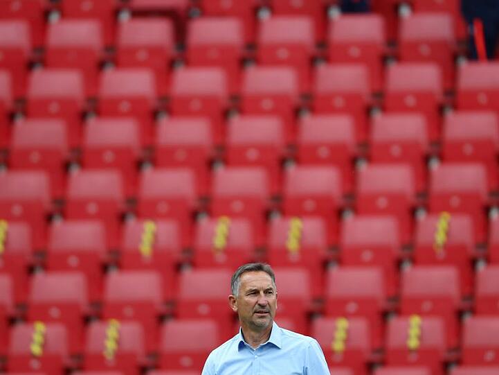 Mainz-Trainer Achim Beierlorzer ist nach dem Spiel bedient.