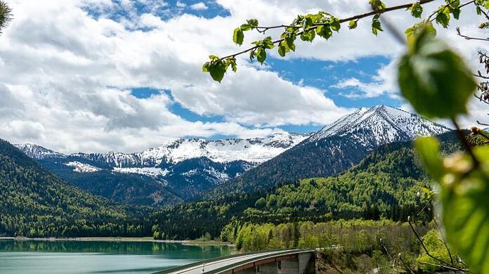 Der Münchner Bergbus des Deutschen Alpenvereins (DAV) auf der Strecke von Lenggries in die Eng.