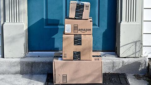 Bei manch Amazon-Nutzerin und -Nutzer dürften bald wieder einige Pakete eintrudeln.