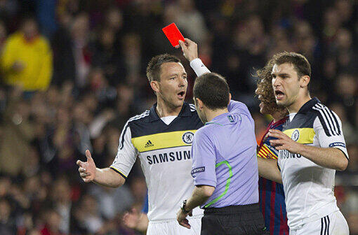 ...fliegt Chelsea-Kapitän John Terry vom Platz.