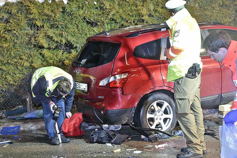 Unschöne Szenen spielten sich bei einem Unfall in Poing ab: Einer Frau wurden die Beine komplett zertrümmert.