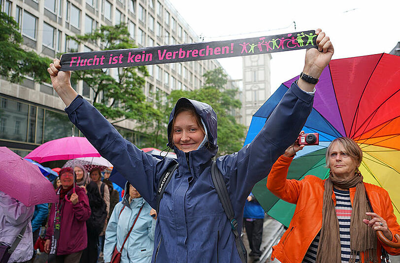 Die Bilder von der Münchner Menschenkette gegen Rassismus.