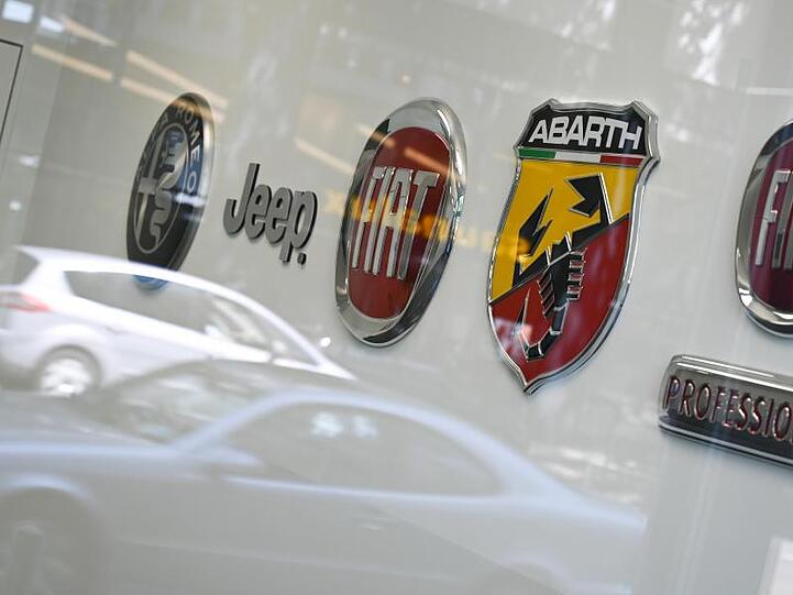 Ermittler aus Deutschland, Italien und der Schweiz haben mehrere Standorte der Auto- und Lastwagenbauer Fiat und Iveco sowie von deren Tochterfirmen durchsucht.