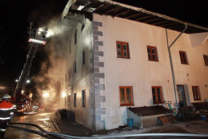 Brand in Schechen: Ein Dachstuhl ist völlig ausgebrannt Hier die Bilder...
