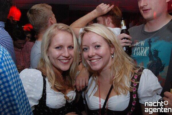 Auch am Maximiliansplatz wird die Wiesn auch nachts fortgesetzt: "16 Tage feiern im 089". Mehr Bilder vom Donnerstag auf: www.nachtagenten.de