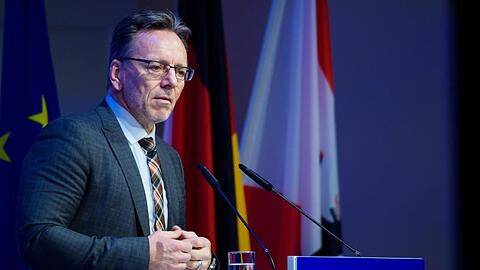 BKA-Präsident Holger Münch geht davon aus, dass die Zahl der gewaltbereiten Gefährder aus dem Lager der Rechtsextremisten höher ist als angenommen.