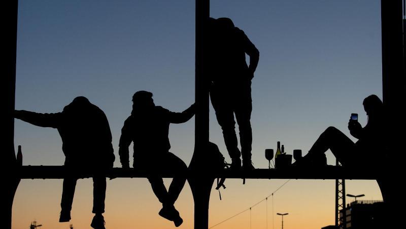 Die Hackerbrücke ist vor allem abends ein beliebter Treffpunkt. Doch ein Sturz kann lebensgefährlich sein.