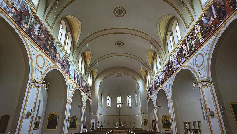 Das Wandbildnis in St. Anton in der Isarvorstadt ist sehr sehenswert, &ndash; und die Kirche angenehm k&uuml;hl.