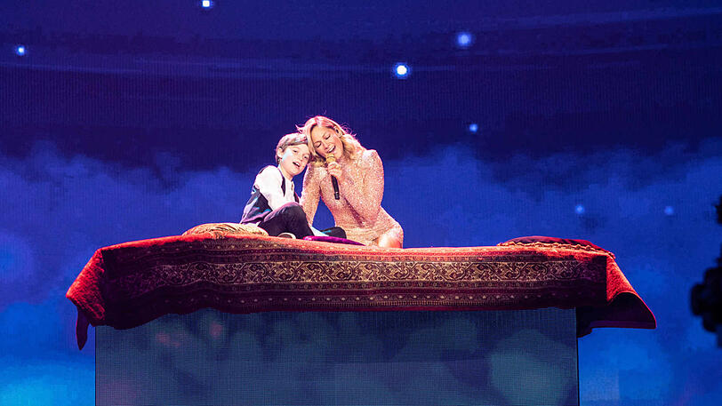 Leopold und Helene Fischer singen ein Lied aus "Aladin".