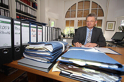 Gewann den Musterprozess um eine sittenwidrig überteuerte Immobilie auch vor dem Bundesgerichtshof: Der Nürnberger Rechtsanwalt Klaus Kratzer ist auf Bank-, Kapitalanlage und Kreditrecht spezialisiert.
