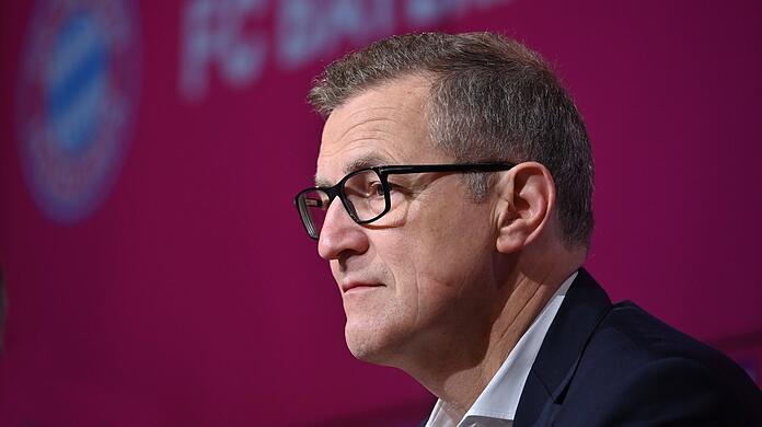 "Wir wollen keine Söldner", sagt Vorstandsboss Dreesen, der Neuer und Müller auch nach der Karriere gerne beim FC Bayern sehen würde.