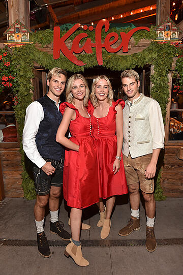 Hier sahen die Besucher auch ohne Alkohol doppelt: Julia und Nina Meise (Meise Twins) und Zwillinge Luka und Julian Cidic (Zwillingsbrüder, GNTM).