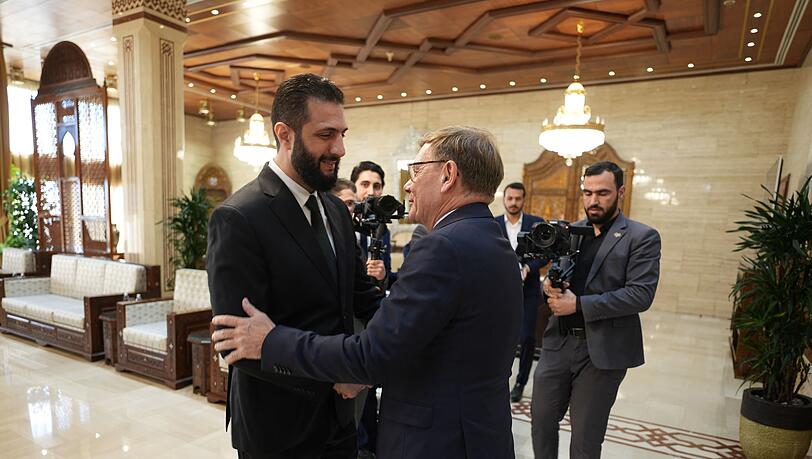 Im Oktober traf Au&szlig;enminister Johann Wadephul (CDU) den syrischen &Uuml;bergangspr&auml;sidenten, Ahmed al-Scharaa, in Damaskus. (Archivfoto)